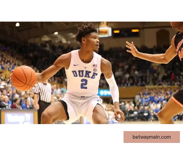 巴雷特在抢篮板时被锡安撞伤肩膀 已返回更衣室接受治疗