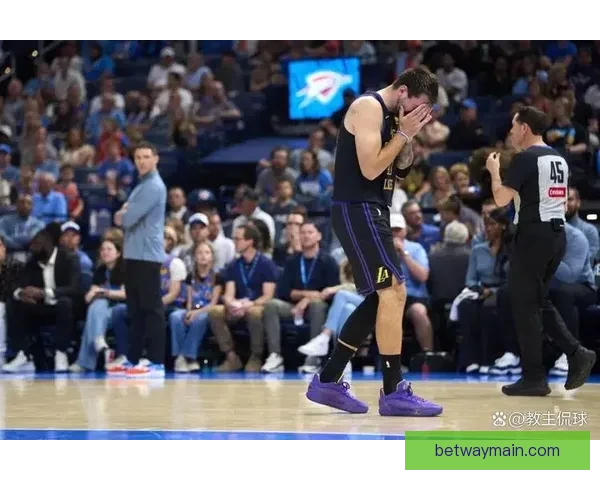 东契奇二级腿筋拉伤 湖人夺冠机会骤降至150赔1